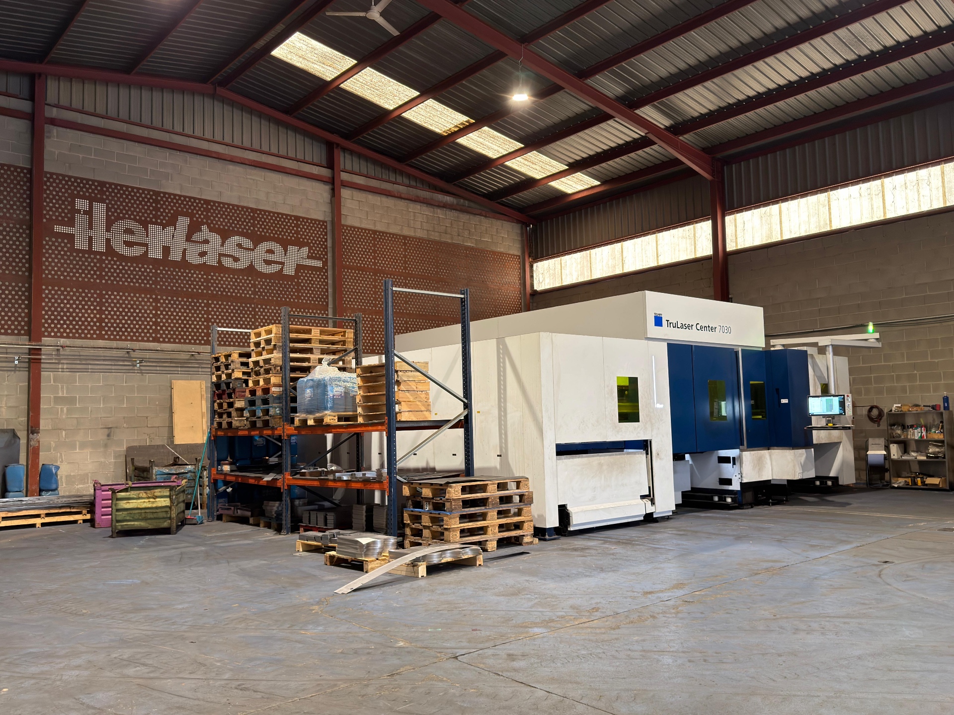 Nau de producció ILERLASER amb màquina de tall làser TruLaser Center 7030